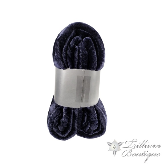 Monte & Jardin Embossed Luxury Velvet Throw Blue - Picture 4 of 7